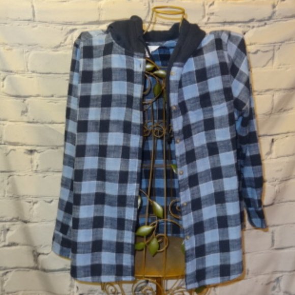 Time and Tru Tops Nwt Time Tru Blue Plaid Flannel Button Down